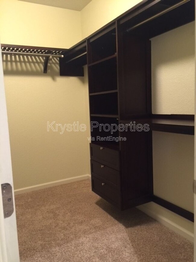 Building Photo - 510 Pyramid Ct