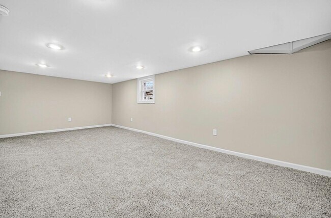 Building Photo - Large Home Totally Remodeled