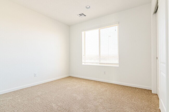 Building Photo - Brand New Pulte Townhouse Available Now