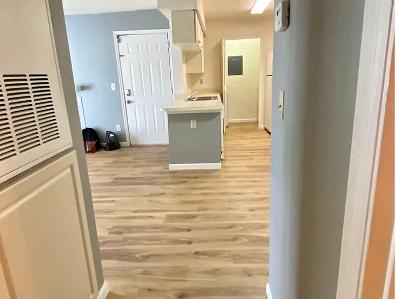 Building Photo - 2550 N Alafaya Trl