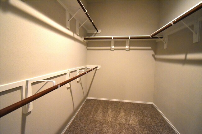 Building Photo - 5930 Dovershire Blf Wy