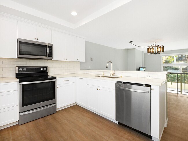 Building Photo - 405 2nd St
