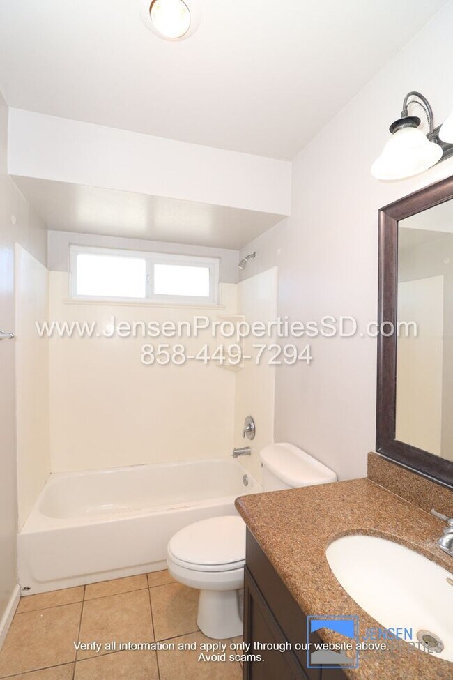 Building Photo - 1 Bed, 1 Bath Condo w/ Gated Parking, Comm...