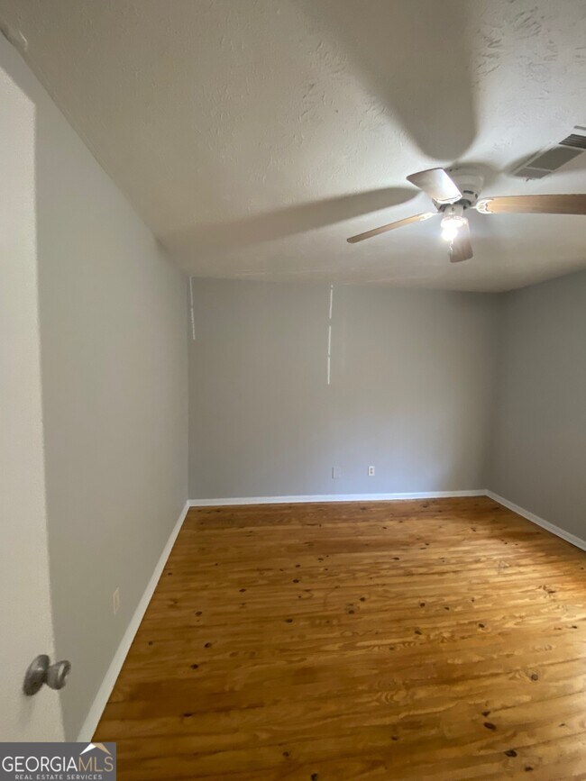 Building Photo - 56 Sunrise Cir