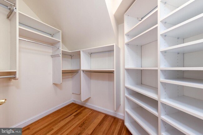 Building Photo - 1308 McLean Crest Ct