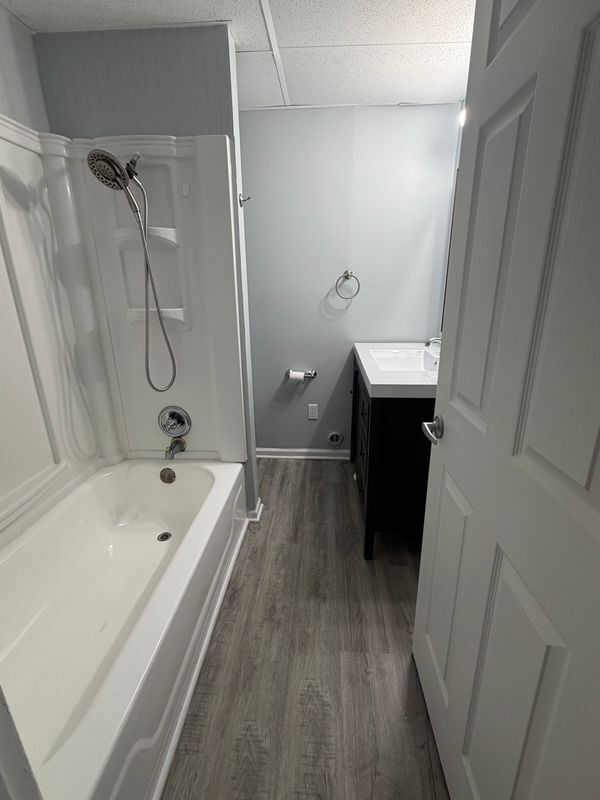 Building Photo - 9492 Linden Rd