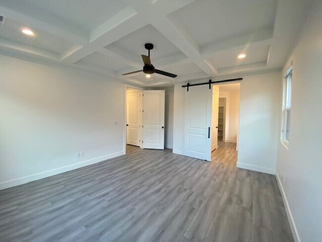 Building Photo - SPACIOUS HOME FOR RENT!