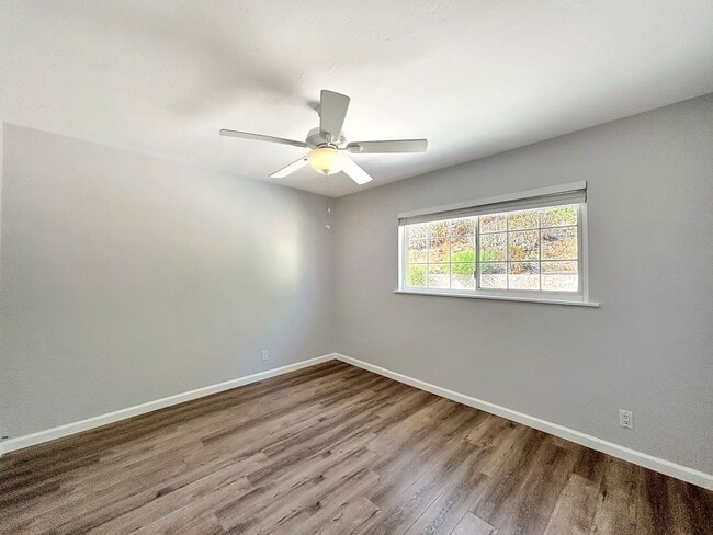 Building Photo - Gorgeous 3B/2BA House in Paradise Hills W/...