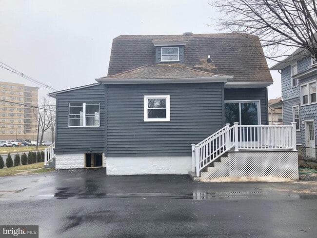 Building Photo - 601 Eldridge Ave