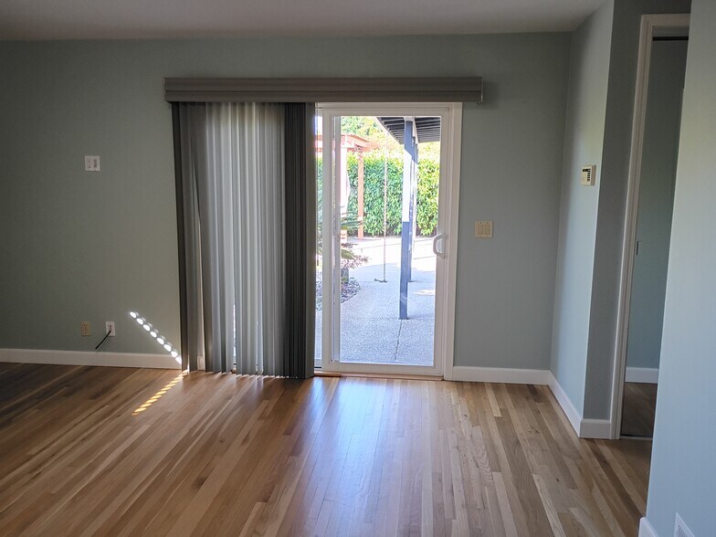 Primary suite door to backyard - 1519 Altamont Ave