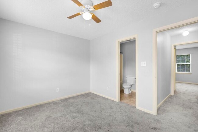 Building Photo - 402 Meadowbrook Ln