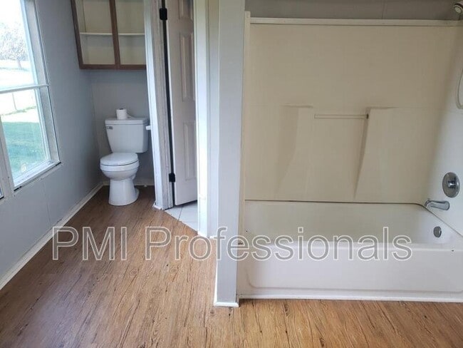 Building Photo - 934 Cranor Rd