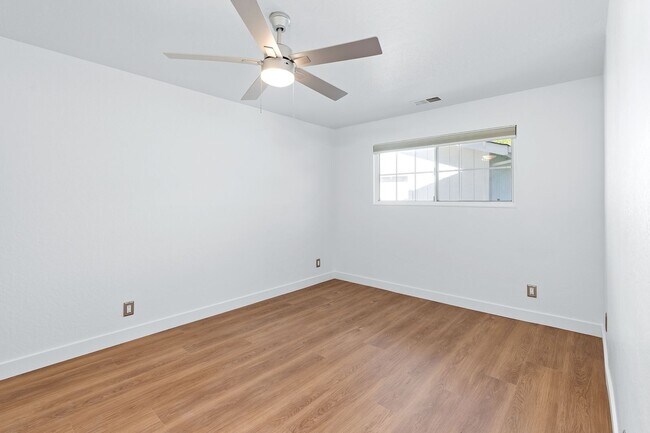 Building Photo - 4 bed/ 3 bath Single-Family Home in North ...