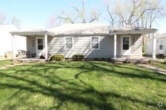 Building Photo - One Bedroom Duplex in North Kansas City
