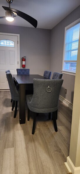 Building Photo - 948 White Oak Dr