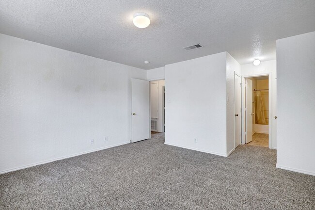 Building Photo - Renovated Two-Story in Bridgewood with Com...