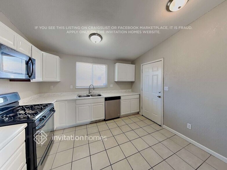 Building Photo - 5174 Sable St