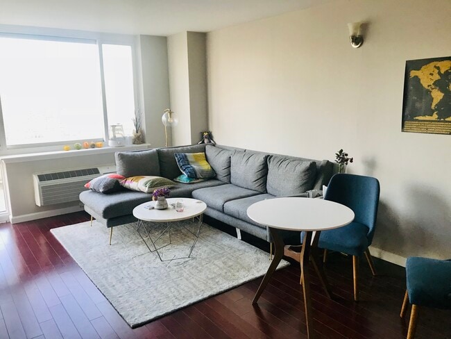 Building Photo - 20 2nd St