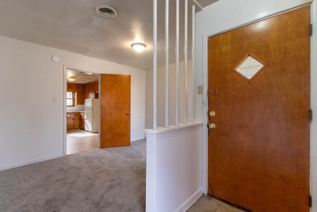 Building Photo - 809 Crescent St