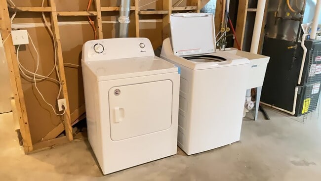 Building Photo - Single Family Home in St Paul with Garage!!