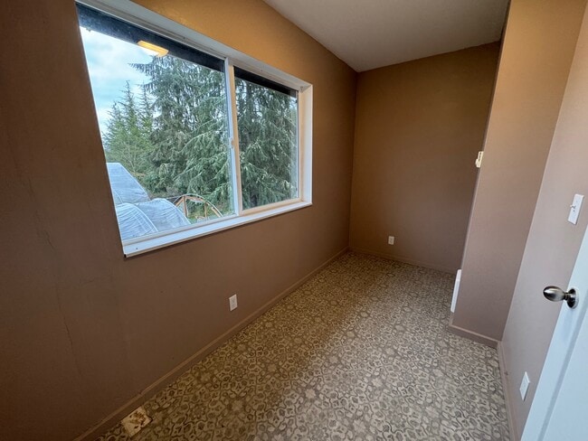 Building Photo - 28305 99th Ave SW