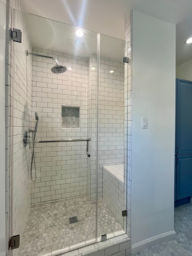 Newley remodeled - 5367 Village Grn