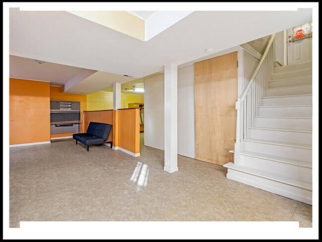 Building Photo - 112 E Lawson St