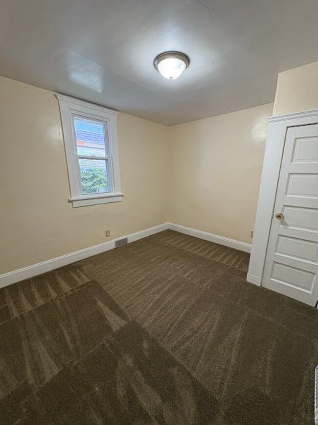 Building Photo - 2 Bedroom 1 Bathroom Home for Rent!