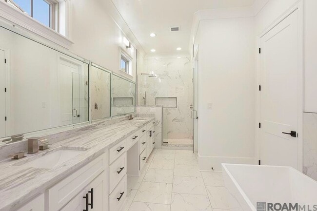 Building Photo - 18171 Vis-A-Vis Ave