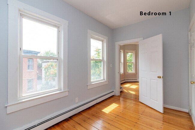 Building Photo - 212 Boylston St