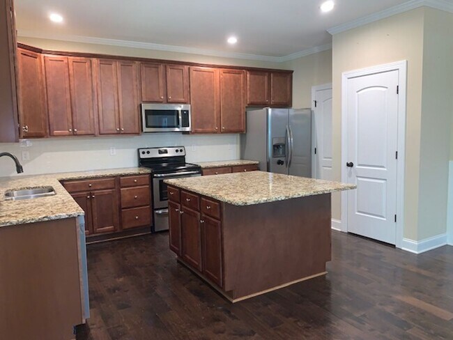 Building Photo - 2486 Golden Forest Dr