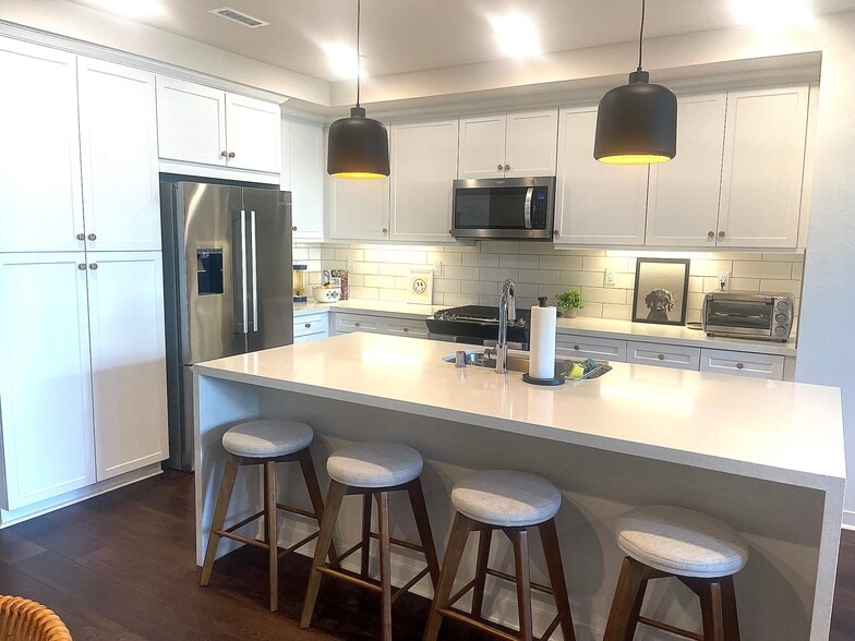 Building Photo - 2065 Bravo Loop