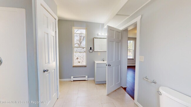 Building Photo - 16 Bailey St