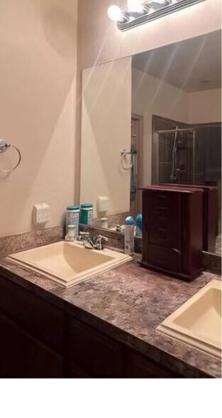 Building Photo - 608 Poncho Ln