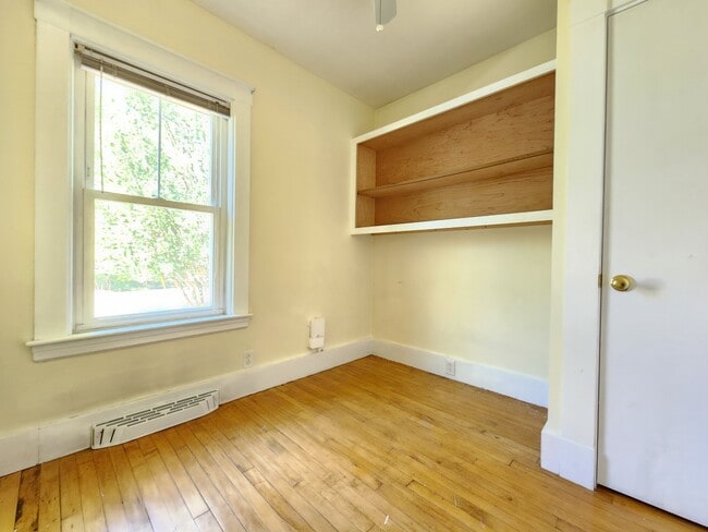 Building Photo - 387 College Ave