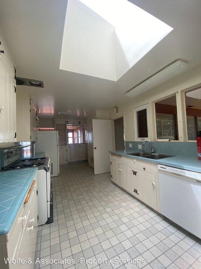 Building Photo - 3 br, 3 bath House - 3323 Cliff Drive