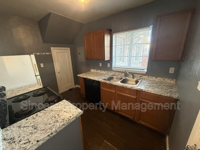 Building Photo - 1931 NE 25th St