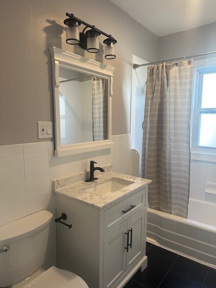 Building Photo - 96 Heath St