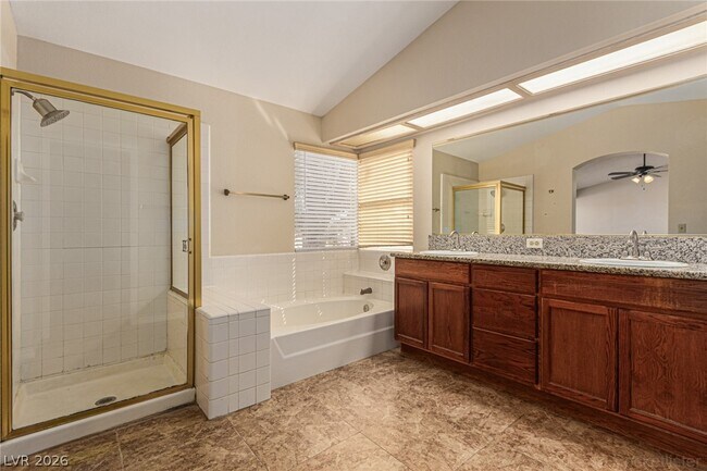 Building Photo - 3308 Royal Glen Ct