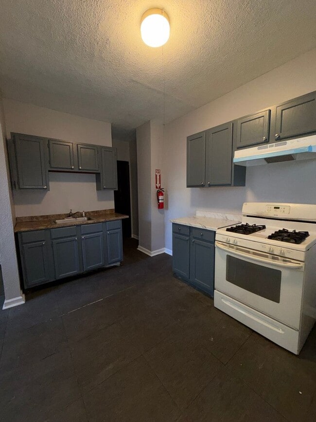 Building Photo - 257 Highland Ave