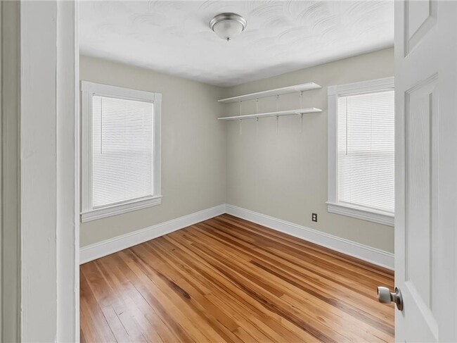 Building Photo - 358 Weeden St