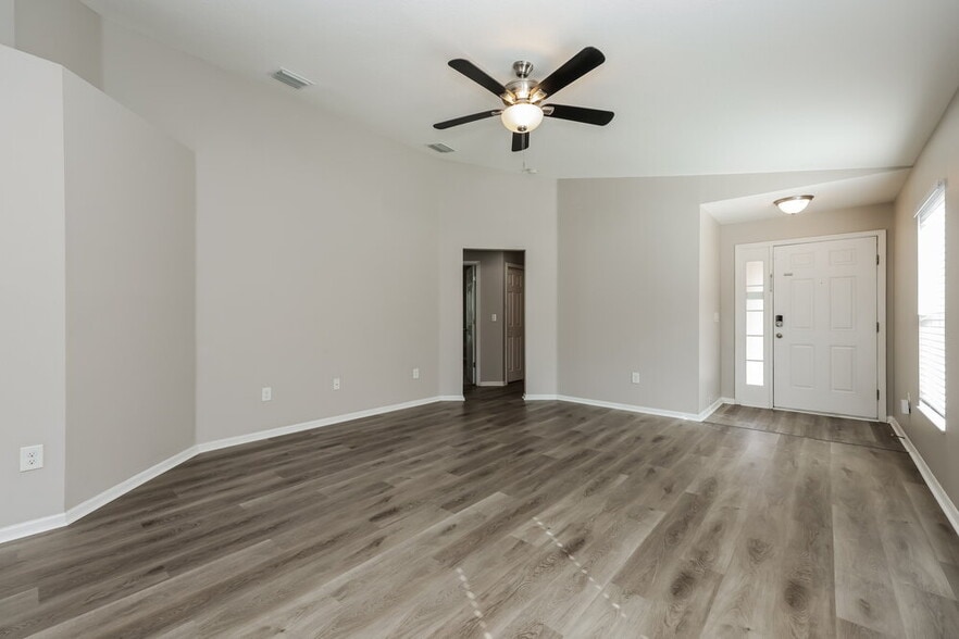 Building Photo - 809 College Chase Dr