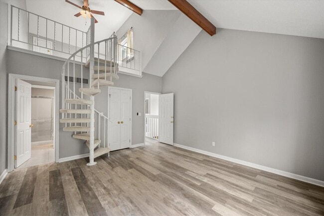 Building Photo - TownHouse In Prospect !