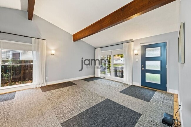 Building Photo - 268 Edgewood Dr
