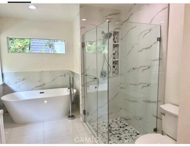 Building Photo - 1426 Hillside Dr