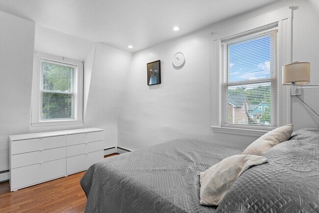 Building Photo - 39 Grandfield St