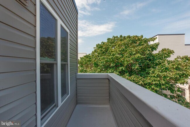 Building Photo - 3849 Fairmount Ave