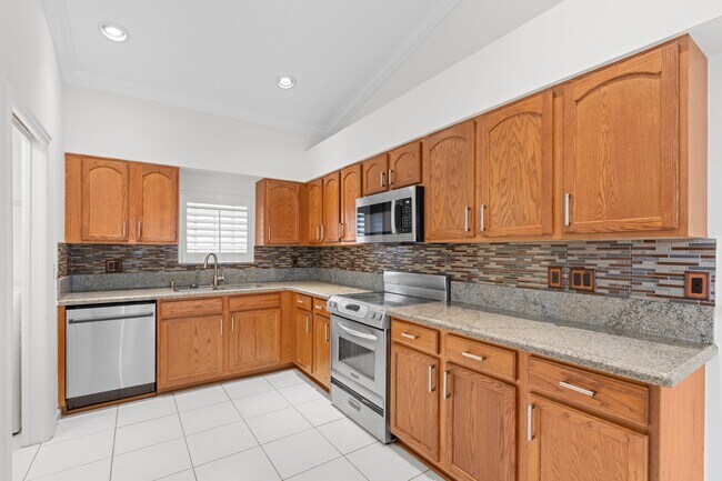 Building Photo - 7568 Eagle Point Dr