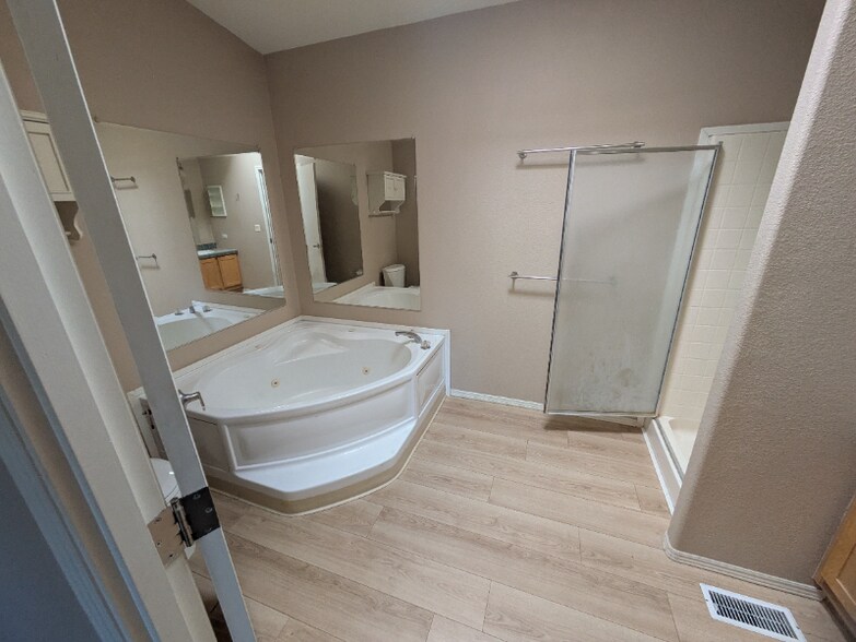 Building Photo - 2376 W Rock Island Ave