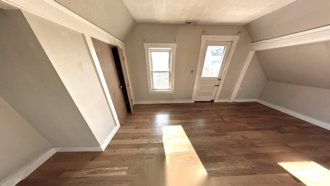 Building Photo - 14 Dow St